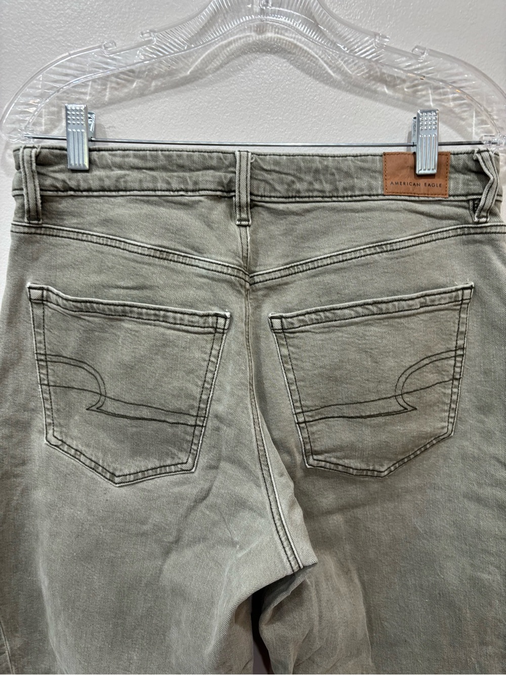 American Eagle Barrel Washed Olive Green Jeans Women’s Size 6 ( Small Stains ) - Picture 5 of 13